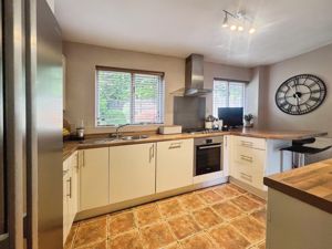 Kitchen- click for photo gallery